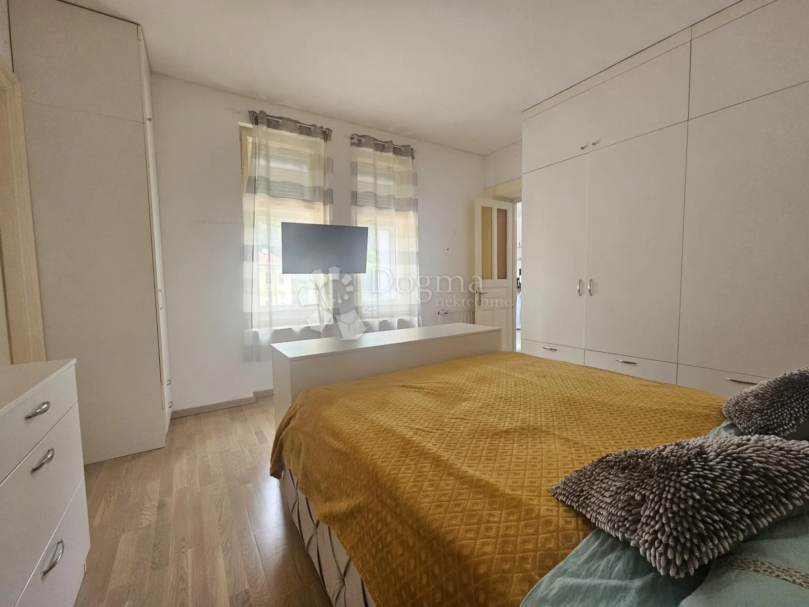 belveder odličan stan 70 m2 - slika 14