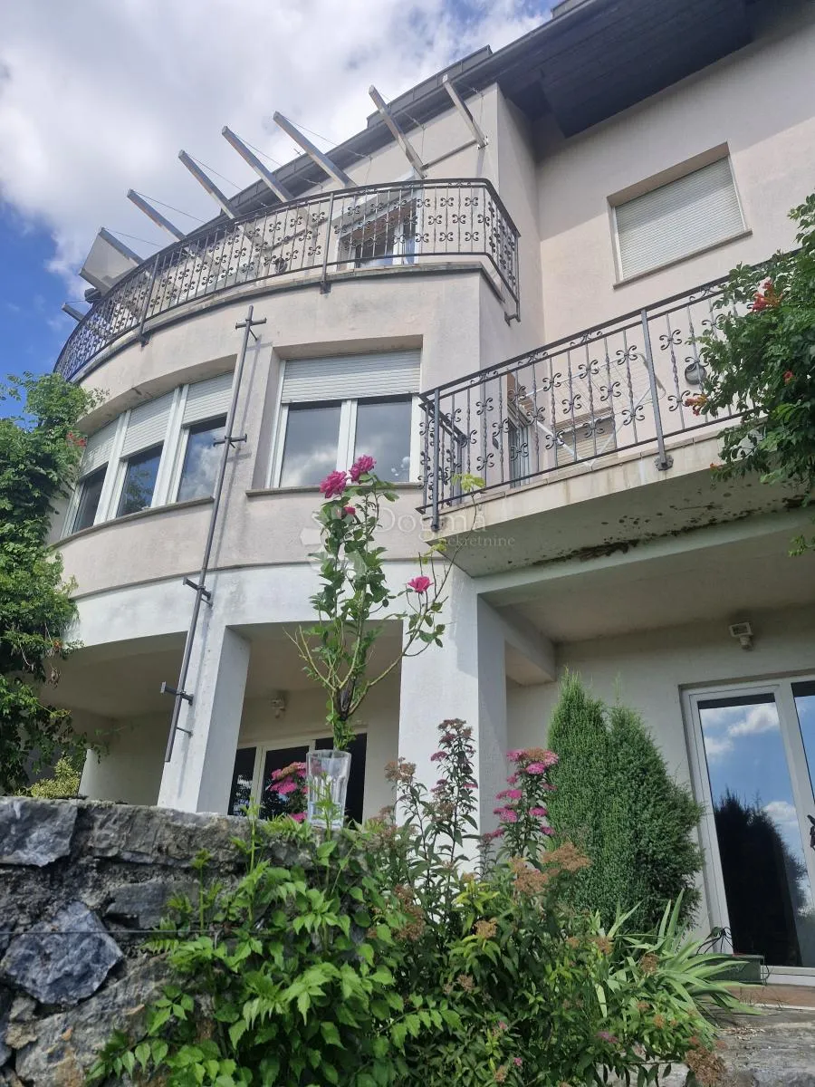 vila na vrhovcu, 2 parkinga, vrt - slika 19