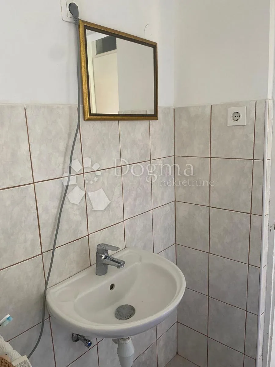 renovirana kuća s panoramskim pogledom na ivančicu - slika 13