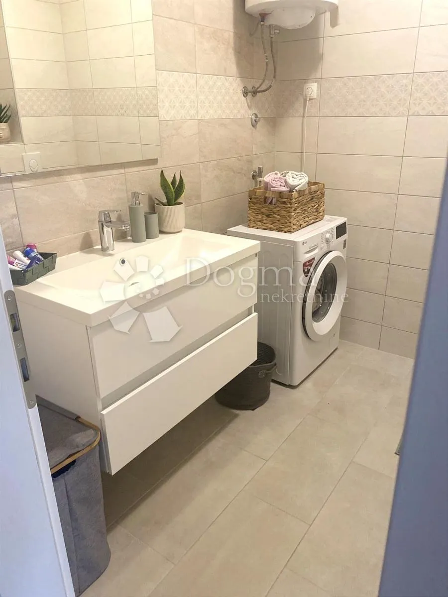 adaptiran 3soban stan s garažom i terasom 107m2 - slika 8