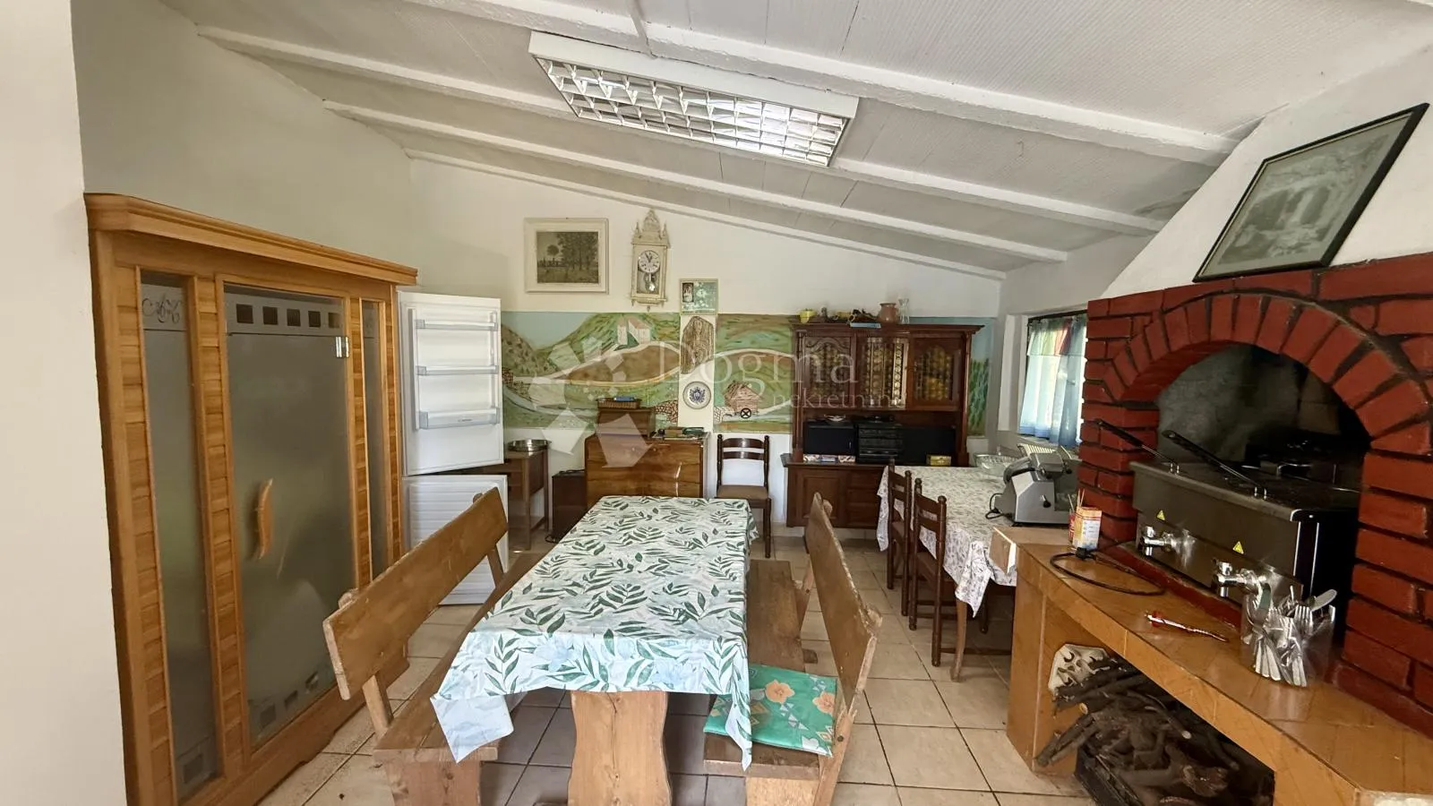 samo kod nas!! pula,apartmanska kuća blizu centra sa ljetnom kuhinjom,garažom i bazenom - slika 17