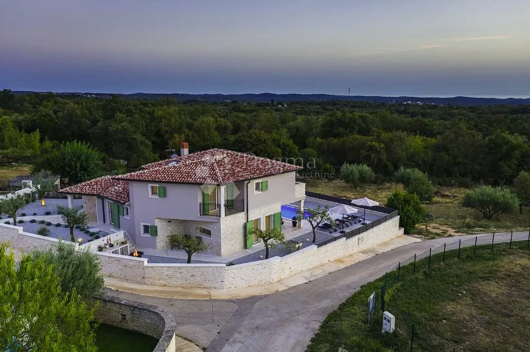 luksuzna vila s pogledom na more, bazenom i 4 spavaće sobe - slika 2