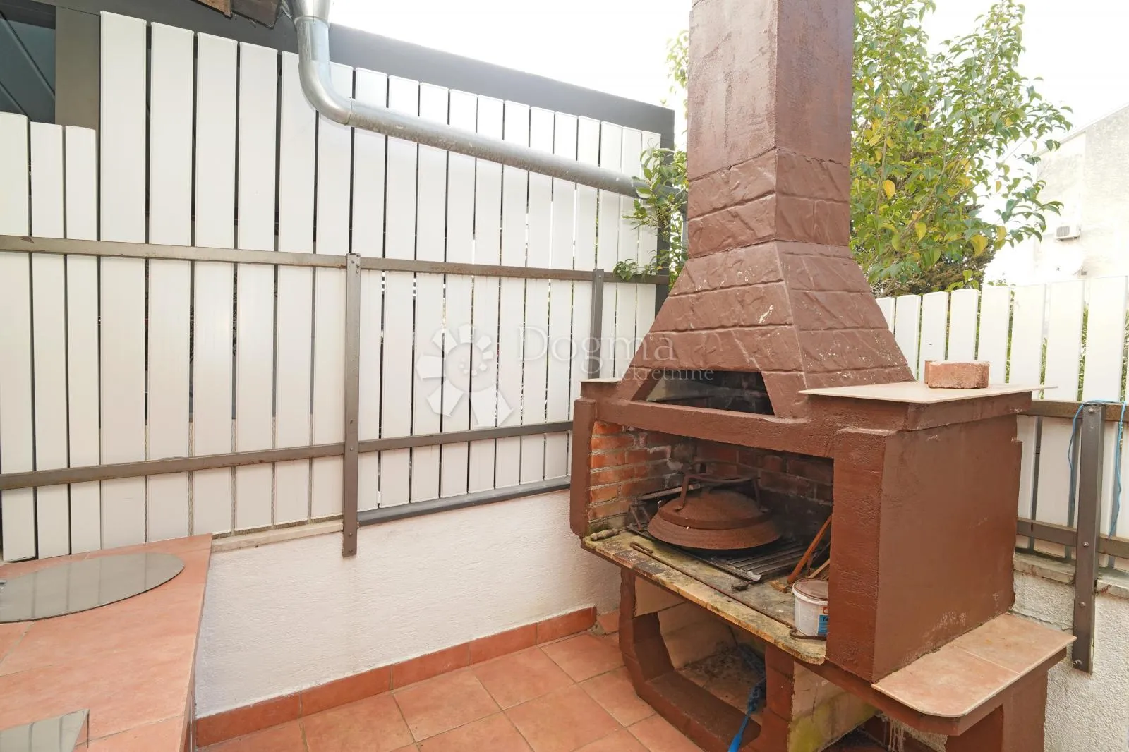 elegantna prizemnica u nizu 82 m²- červar - slika 11