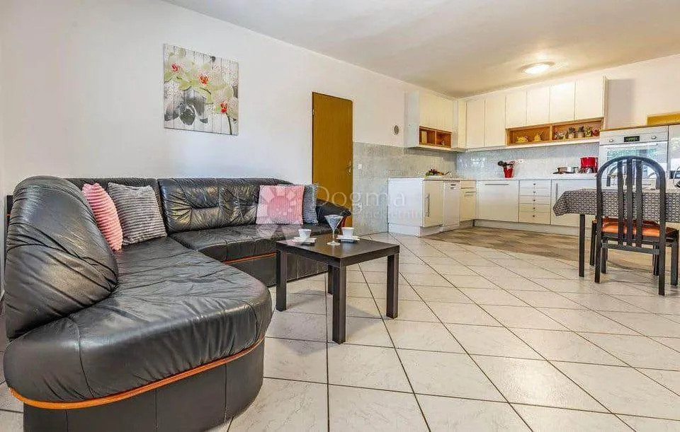 medulin, kuća sa dva apartmana na mirnoj lokaciji - slika 14