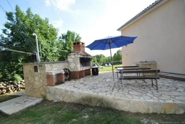 kuća sa velikom okućnicom - slika 7