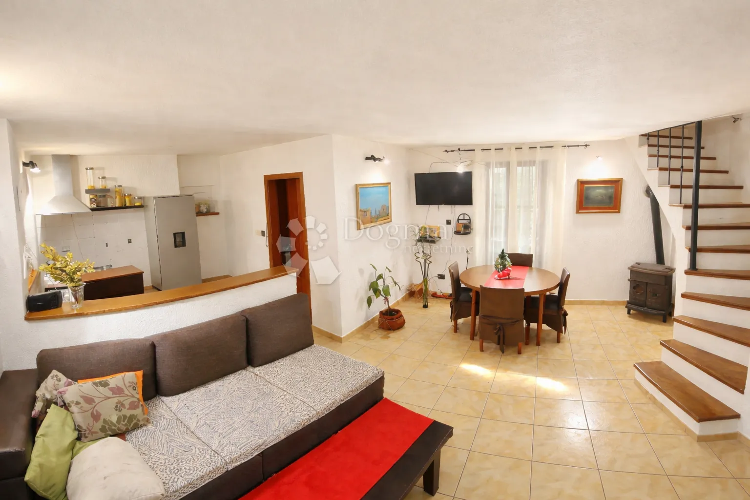 glavani – kuća p+1+potkrovlje + kamena kućica, useljivo, 181.000 € - slika 3
