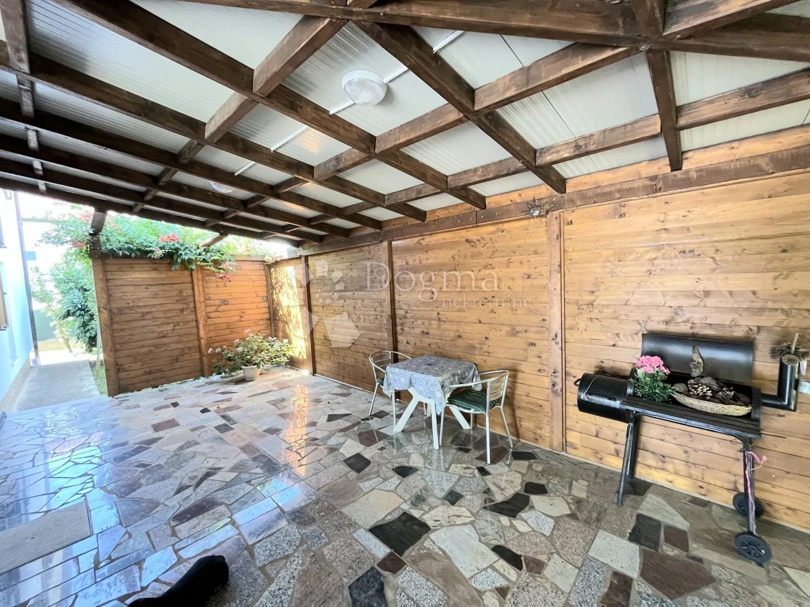 prekrasna villa s bazenom - slika 12