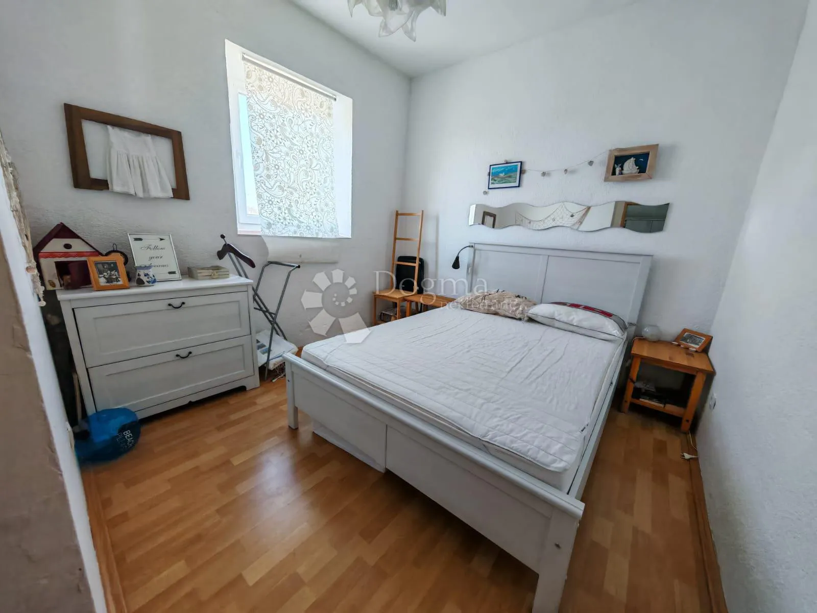 stan u kamenoj kući s prostranom terasom i dvorištem - slika 9