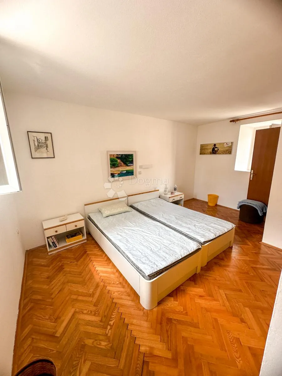 renovirana kamena kuća u srcu primoštena, 150 m2 - slika 10
