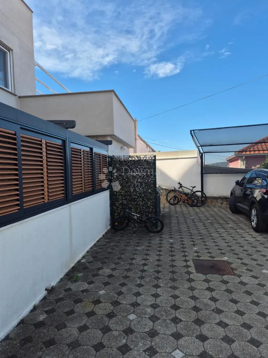 prodaje se dvosoban stan nekoliko koraka od mora – okrug gornji - slika 14