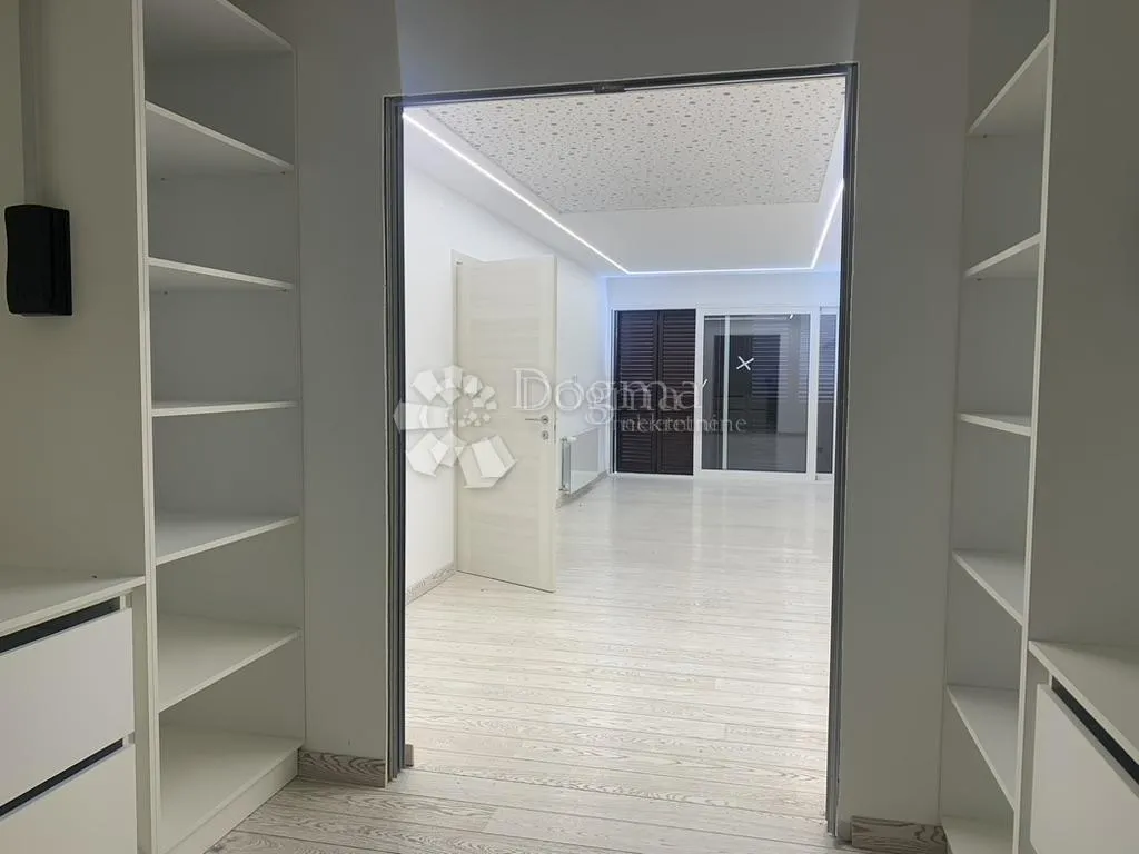 villa s bazenom na pantovčaku - slika 12