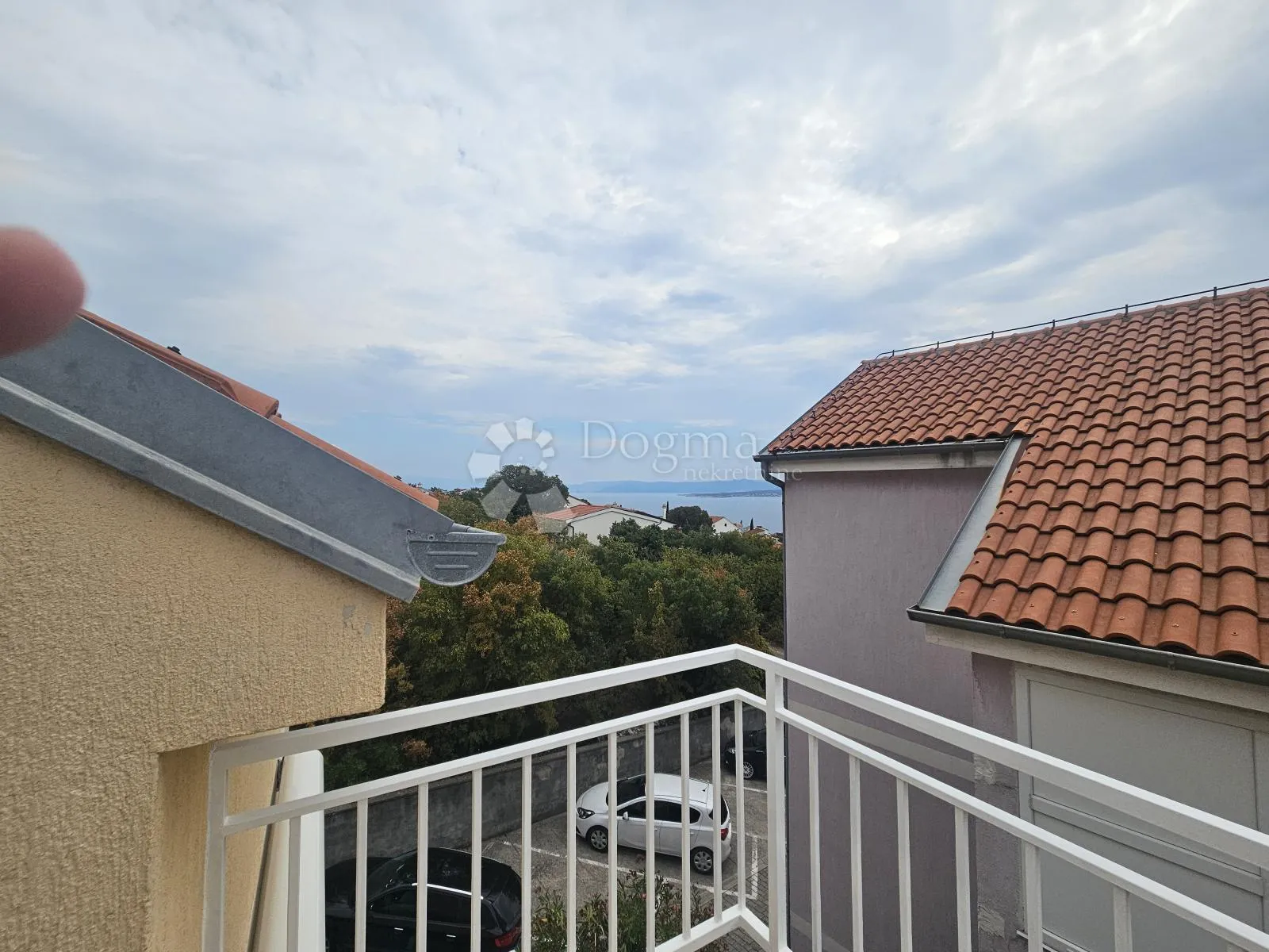 mali apartman s pogledom na more - slika 12