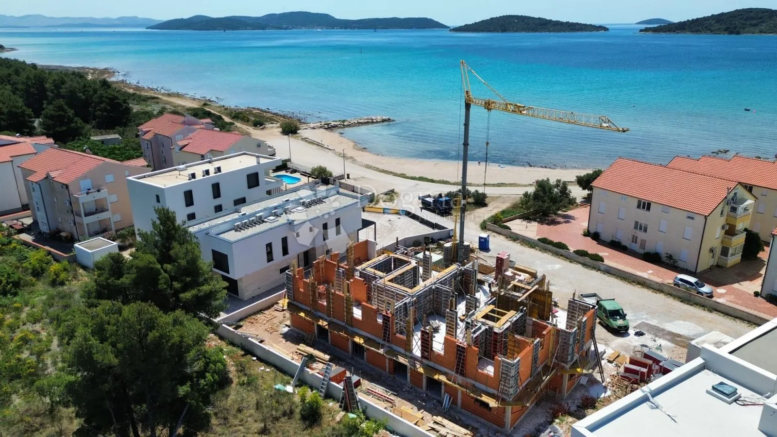 srima-ekskluzivna novogradnja 50 m od mora ,dvije spavaće sobe, vrt i pogled na more - slika 9