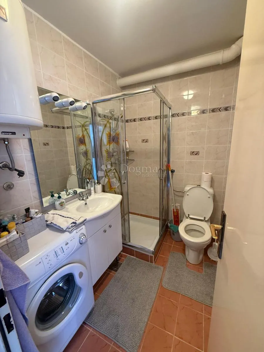 apartman useljiv i namješten - slika 4