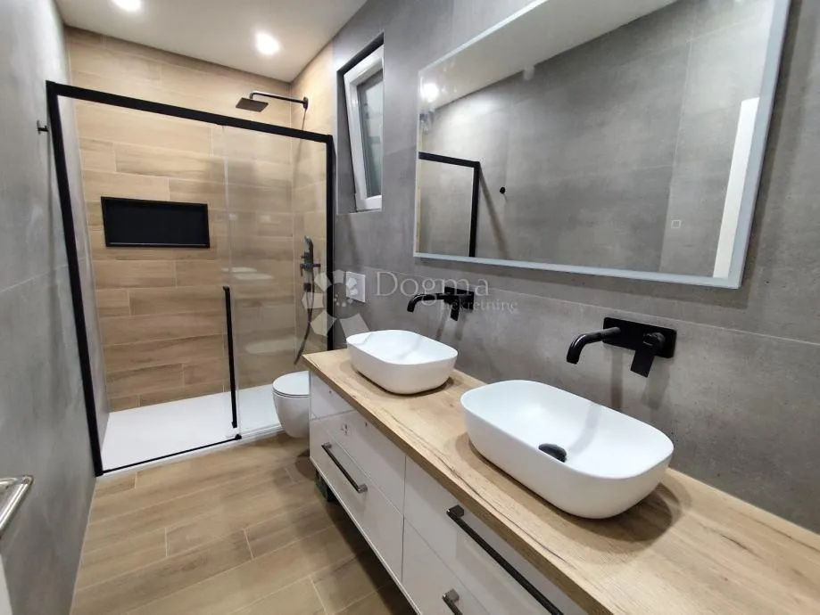 vodnjjan,okolica ,obiteljska kuća-duplex - slika 8