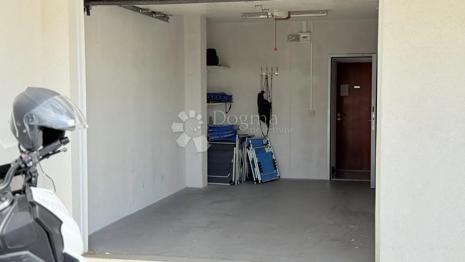 penthouse u baškoj vodi – dvoetažni, kompletno namješten - slika 44