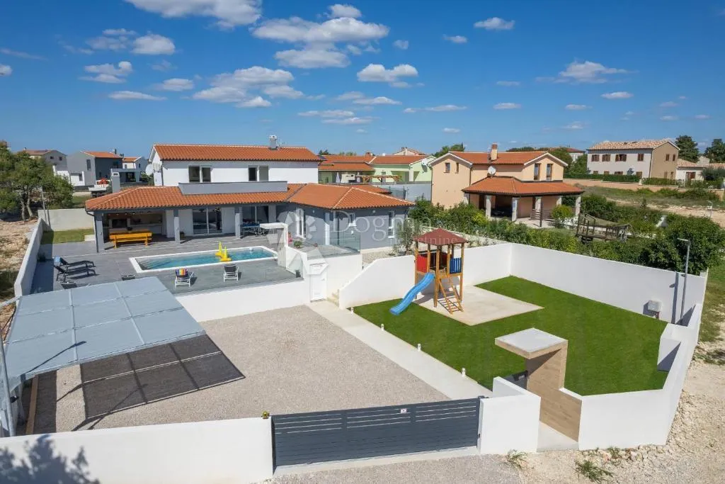 prekrasna vila u zelenilu na mirnoj lokaciji - slika 33