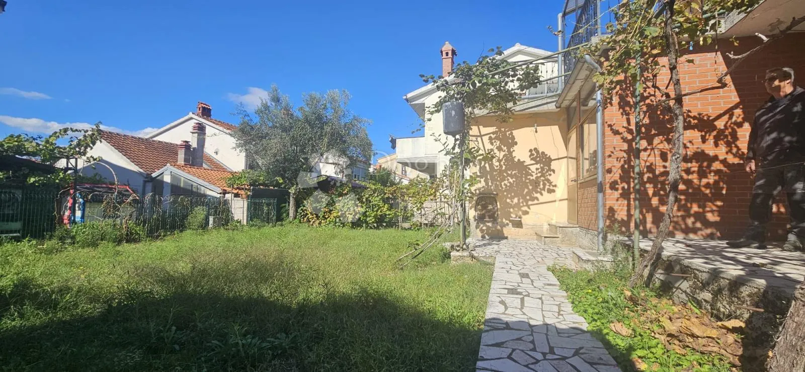 kuća sa 3 stana - slika 14