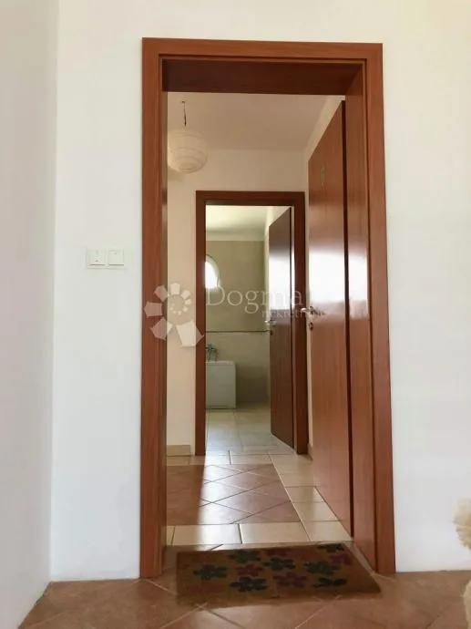 krk - baška - vila s velikim stanom i dva apartmana - slika 5