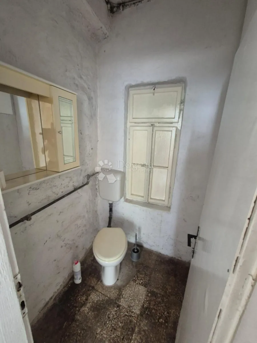 posebna kamena kuća za adaptaciju na odličnoj lokaciji 50 metara do mora - slika 10