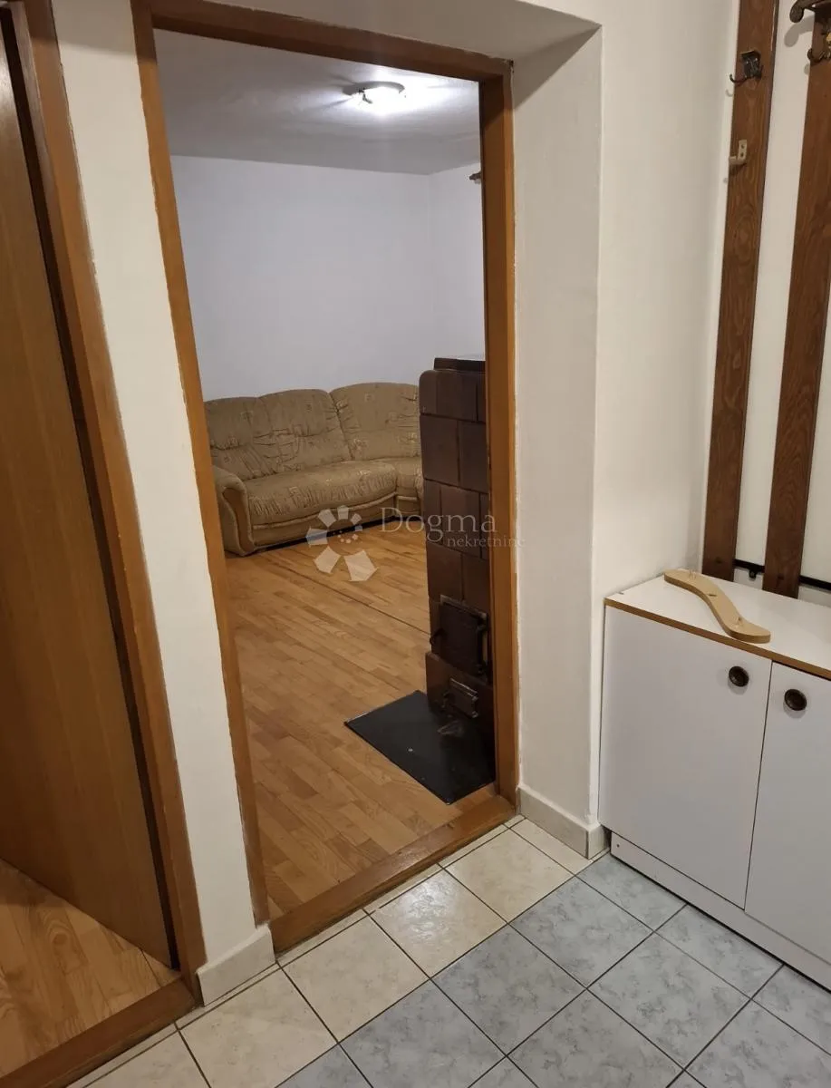 renoviran stan s garažom i podrumom centar i.kat - slika 2