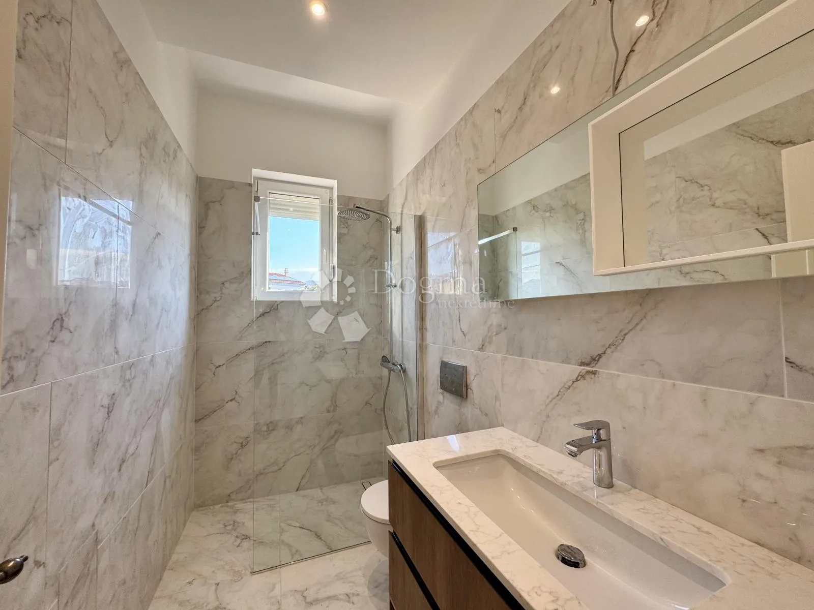 novi vinodolski - adaptiran stan 57 m² - pogled na more - slika 9