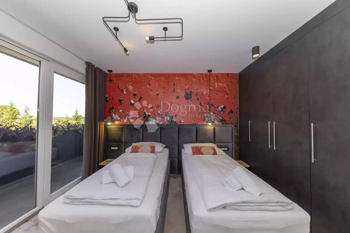 moderna villa sa bazenom- žerava - slika 22