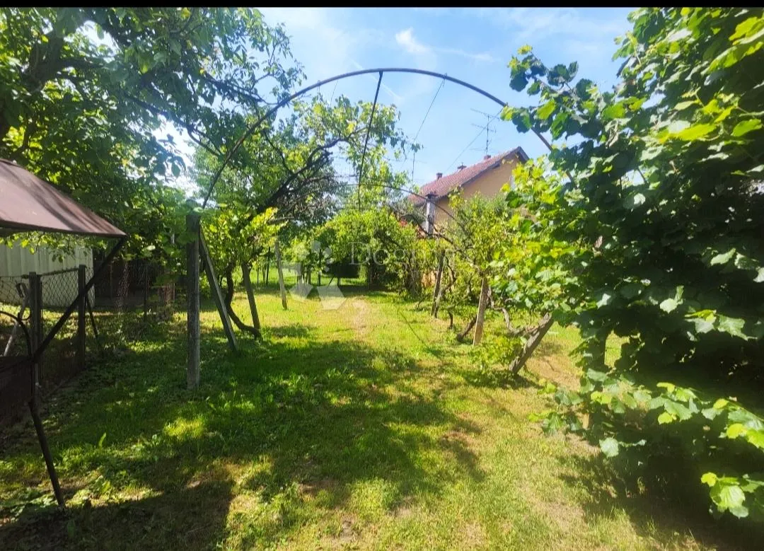 hotel na zlatnoj lokaciji - slika 13