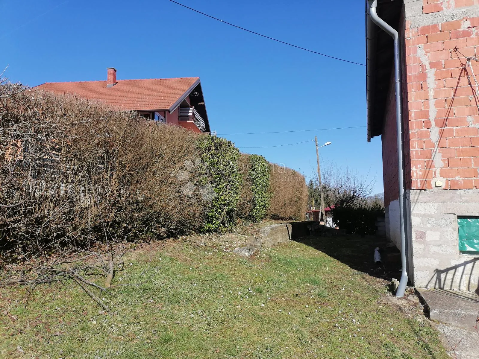 kuća za renovaciju u križancu - slika 3