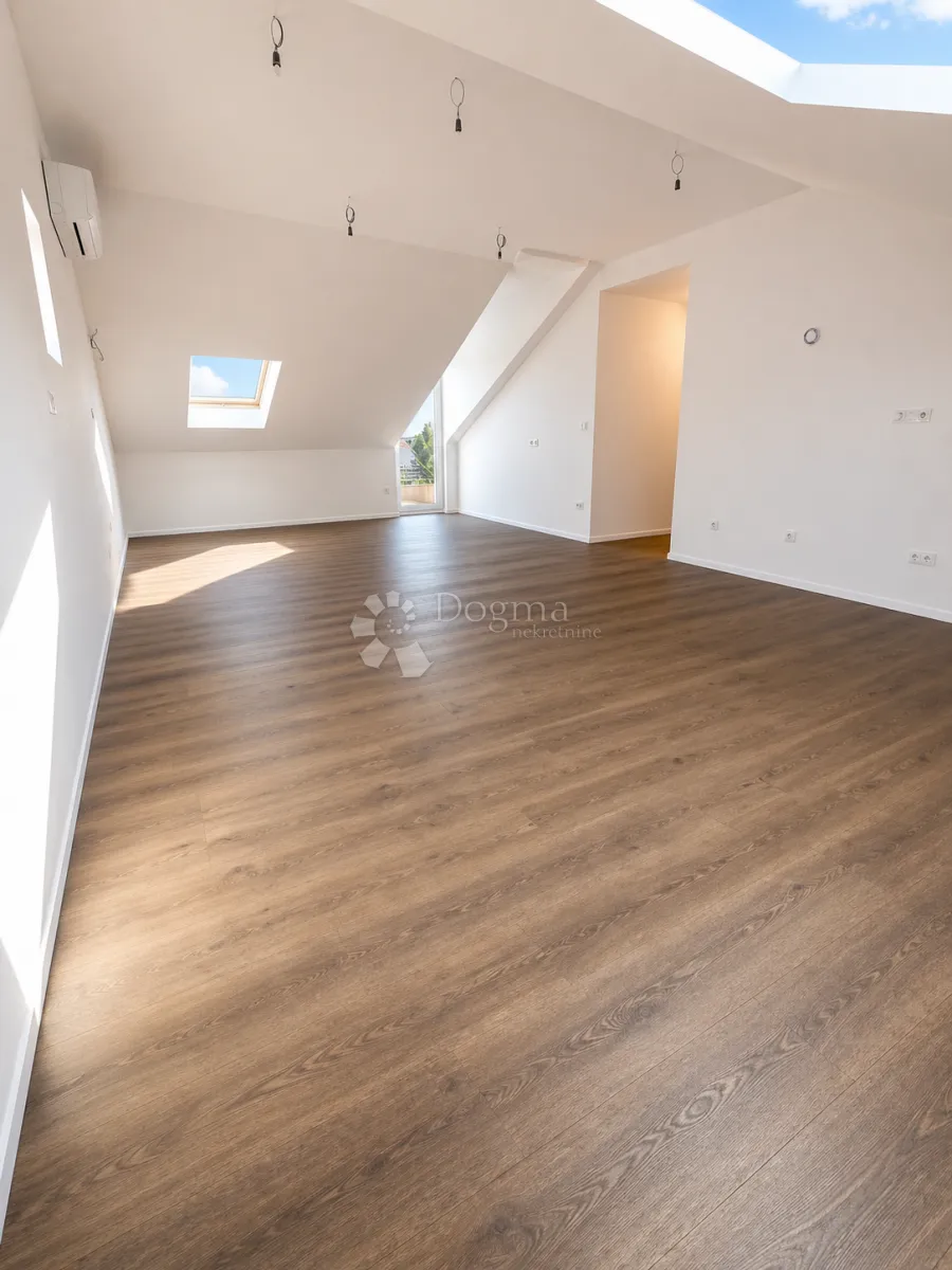novo renoviran prazan penthouse, 95 m² + terasa s pogledom na grad - slika 2