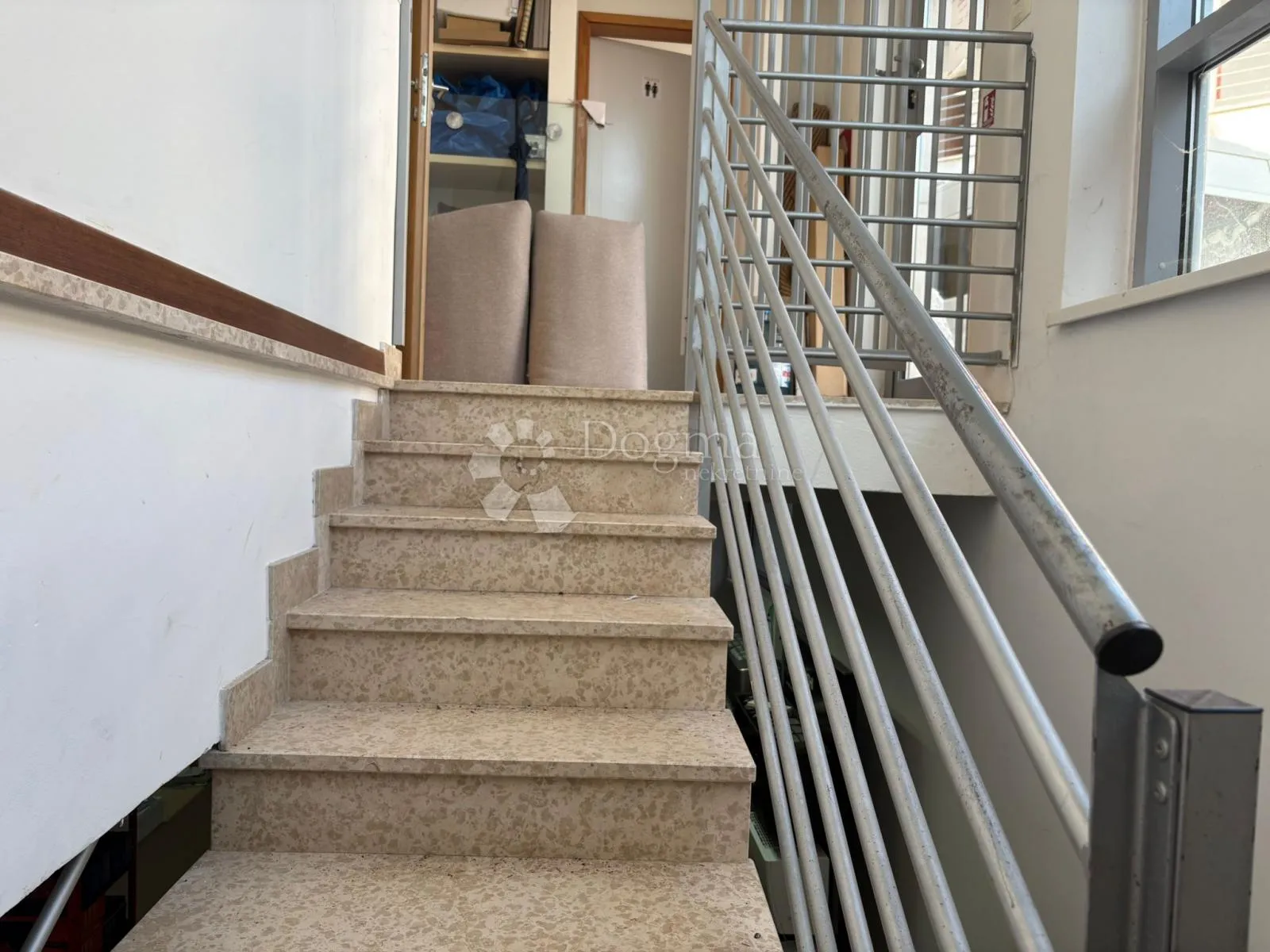 atraktivan poslovni prostor novigrad 129 m² sa vlastitim parkingom i mogućnošću prenamjene u stambeni prostor - slika 19