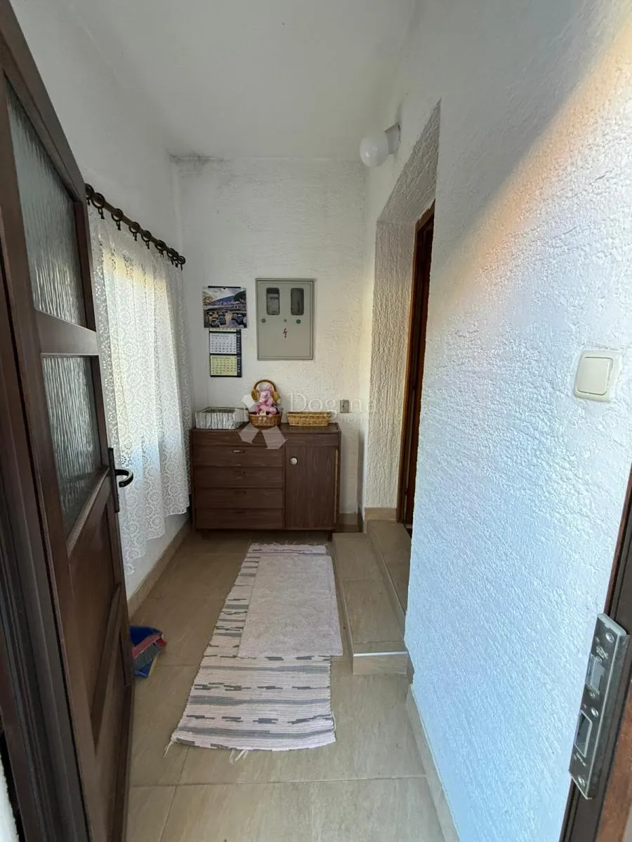 dvije kuće sa gospodarskim objektom na atraktivnoj lokaciji - gospić centar - slika 32