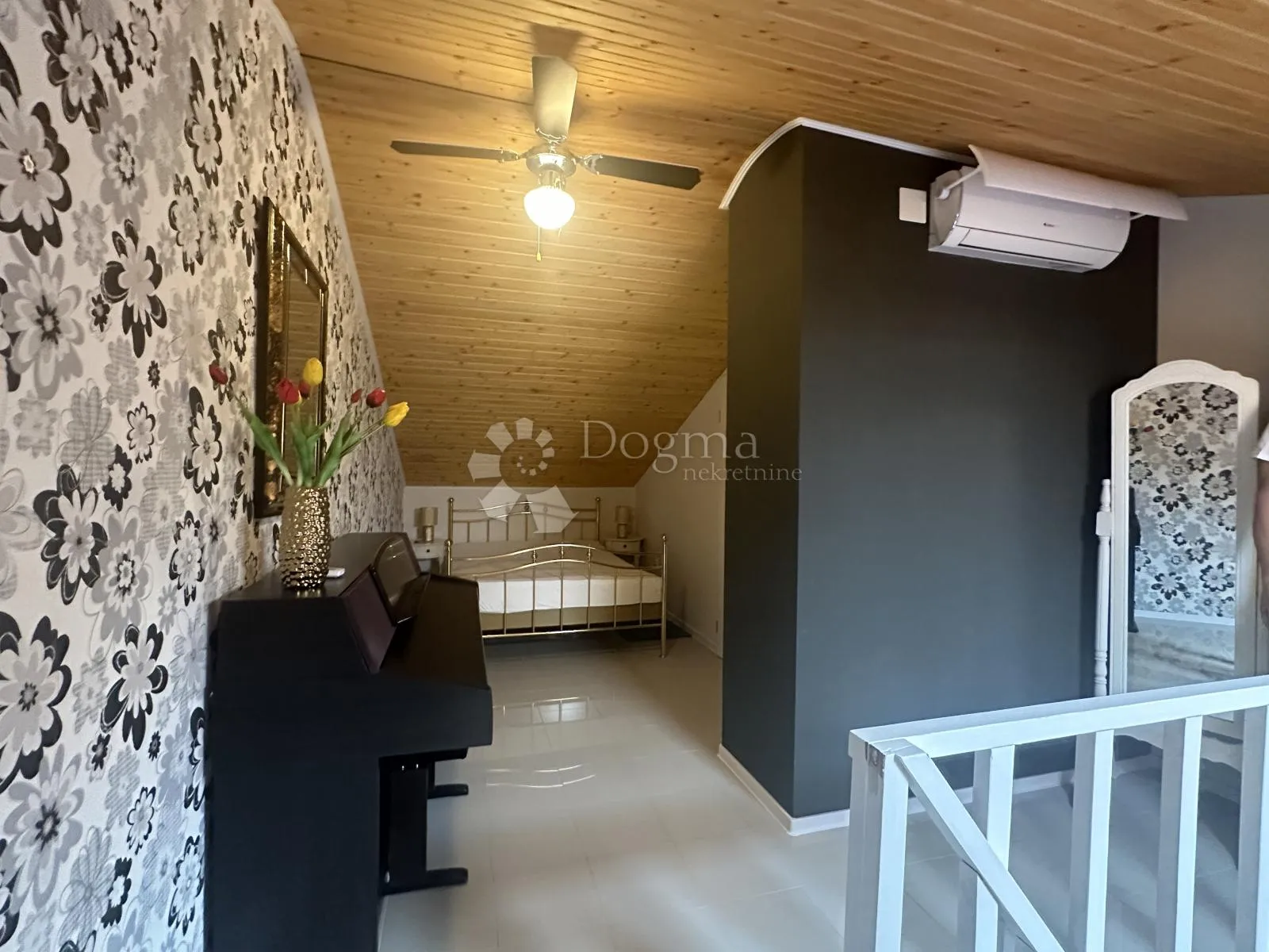 novi vinodolski dvoetažni stan sa panormaskim pogledom! - slika 11