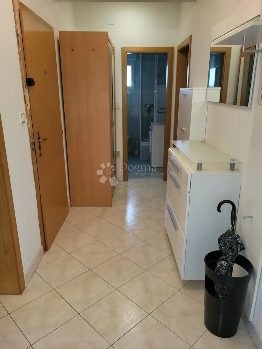 veliki trosobni stan sa pogledom na more - slika 15
