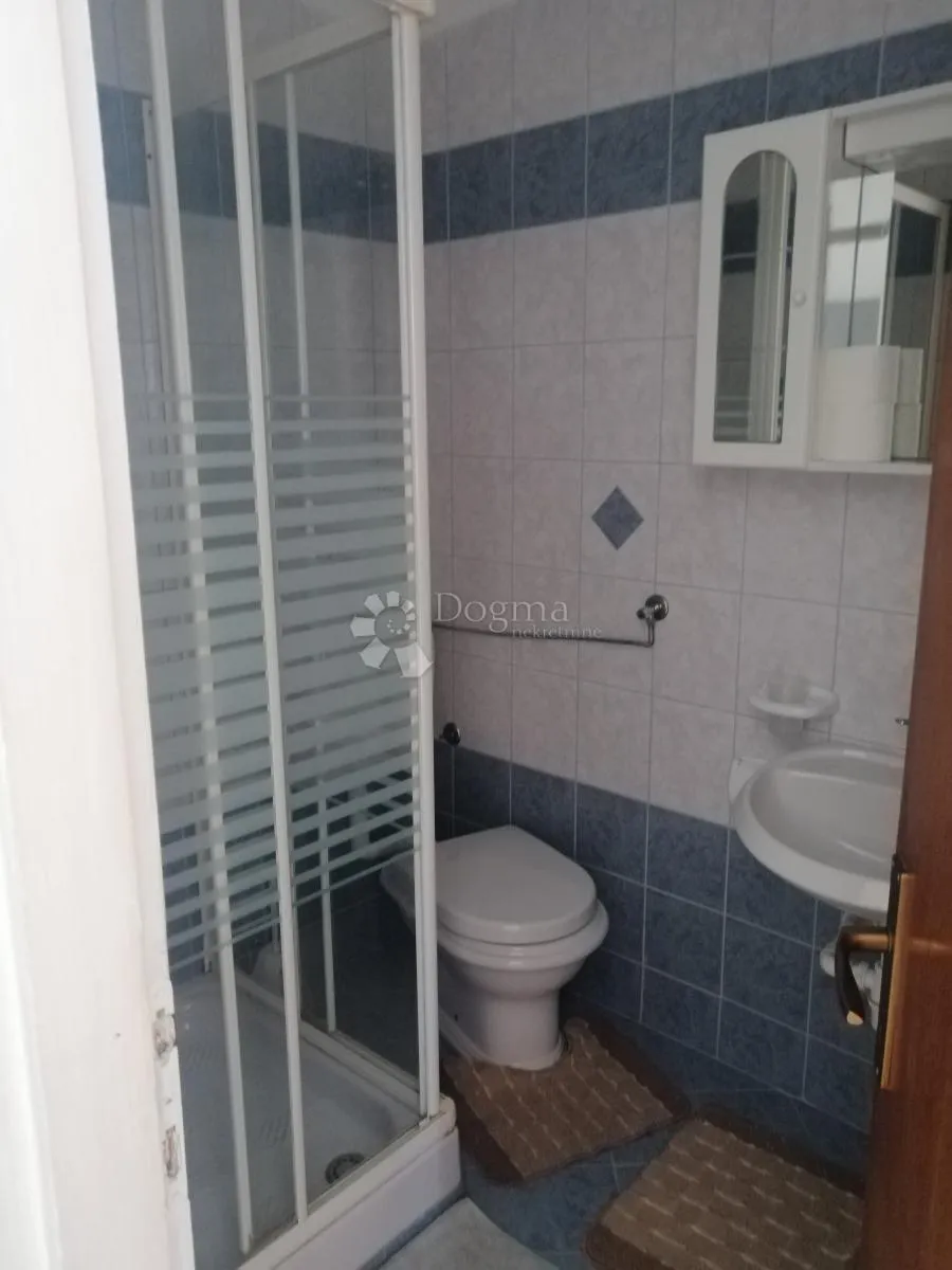 tribunj - kuća s 9 apartmana + građevinska parcela 418 m2 - slika 31
