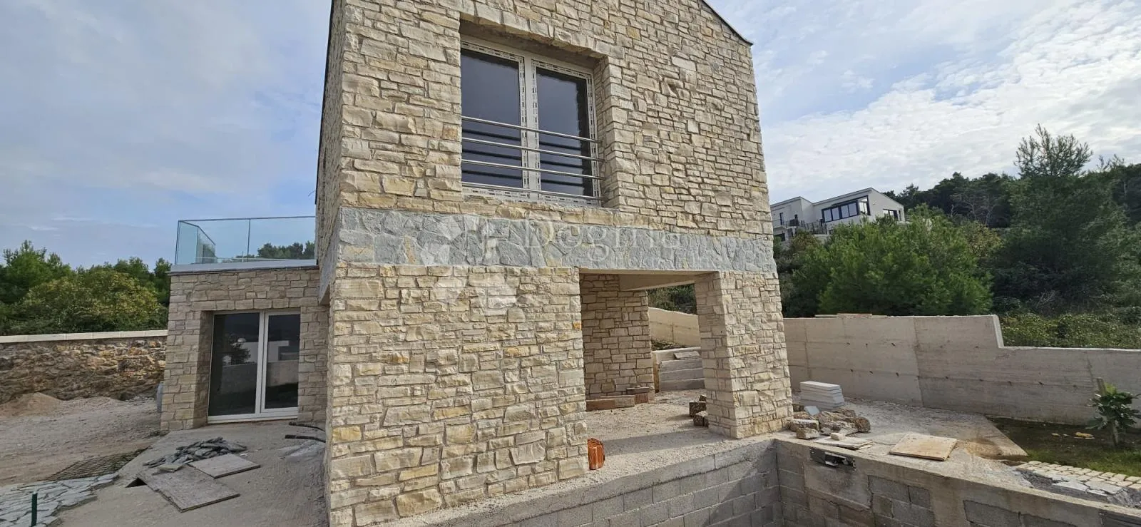 kamena kuća s bazenom i pogledom na more - slika 11