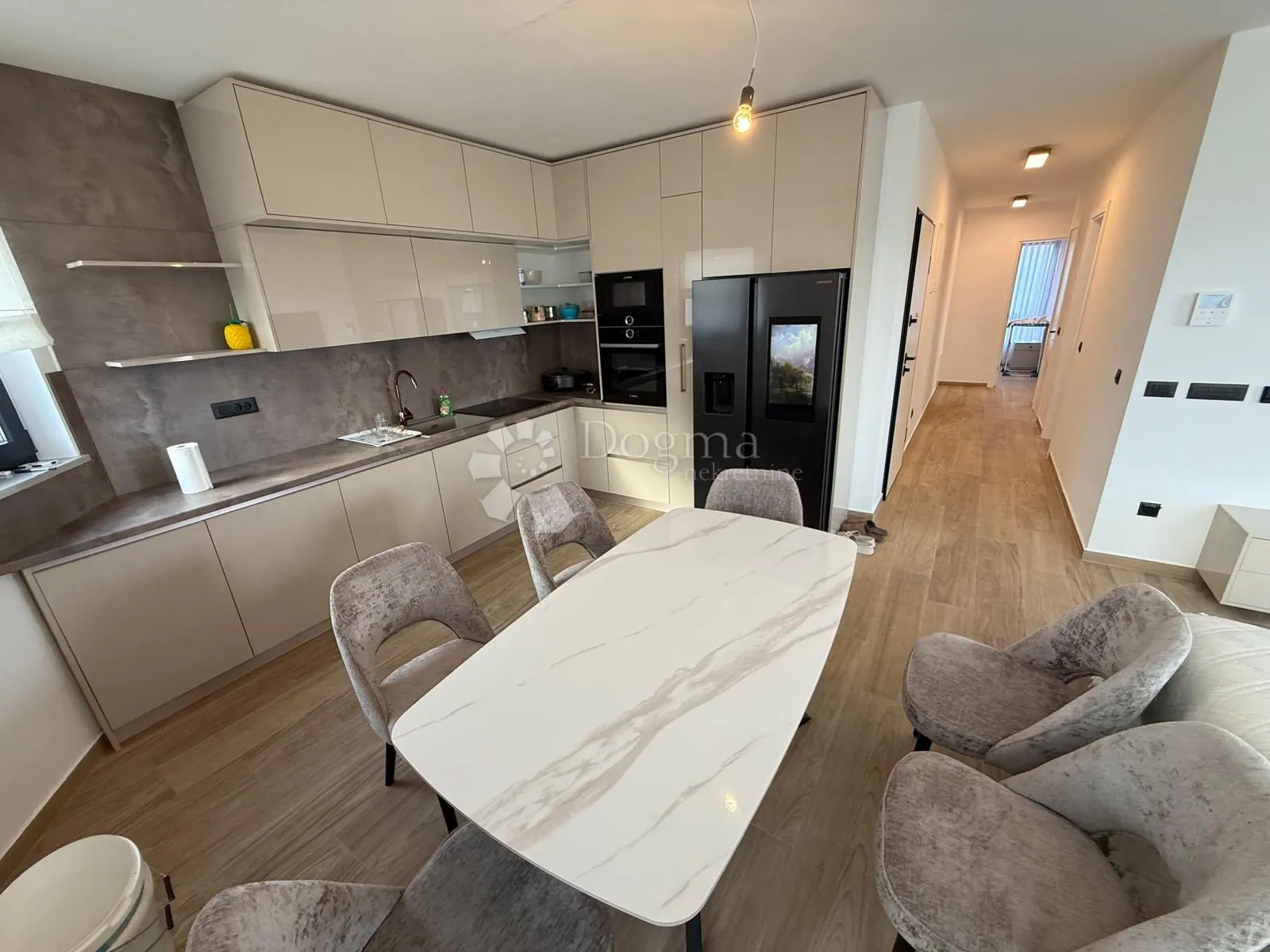 luksuzan namješten penthouse s pogledom na more - slika 11