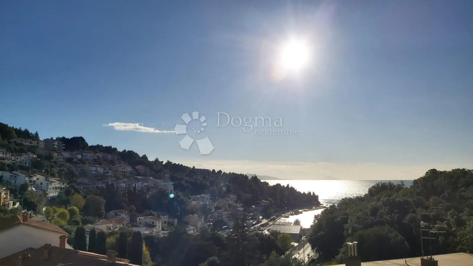 prostrani stan s predivnim pogledom na more - slika 1