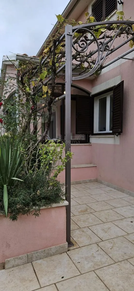ekskluzivno kuća na osami, okružena šumom - slika 32