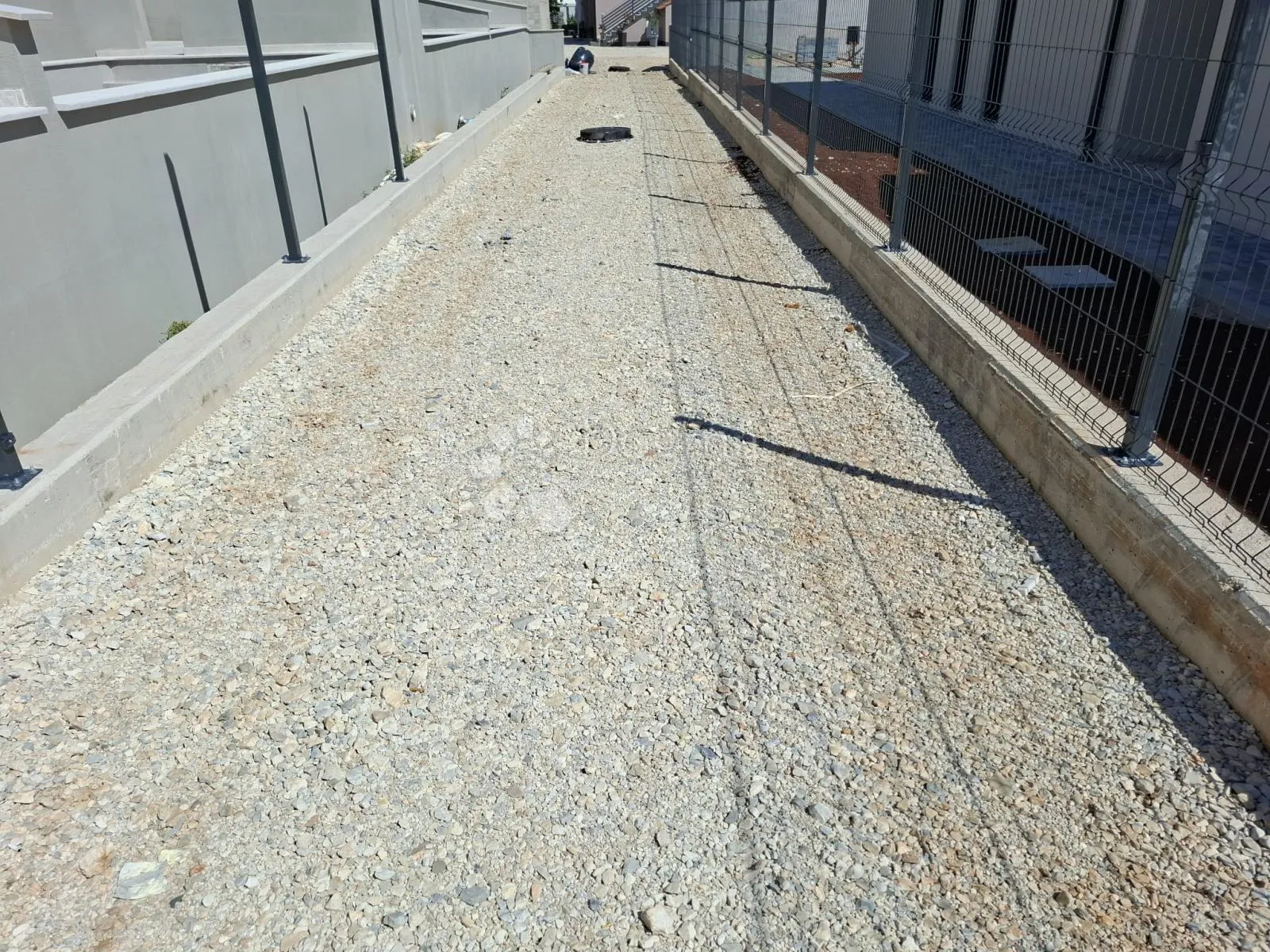 građevinsko zemljište okruženo vilama 3km od mora - slika 3
