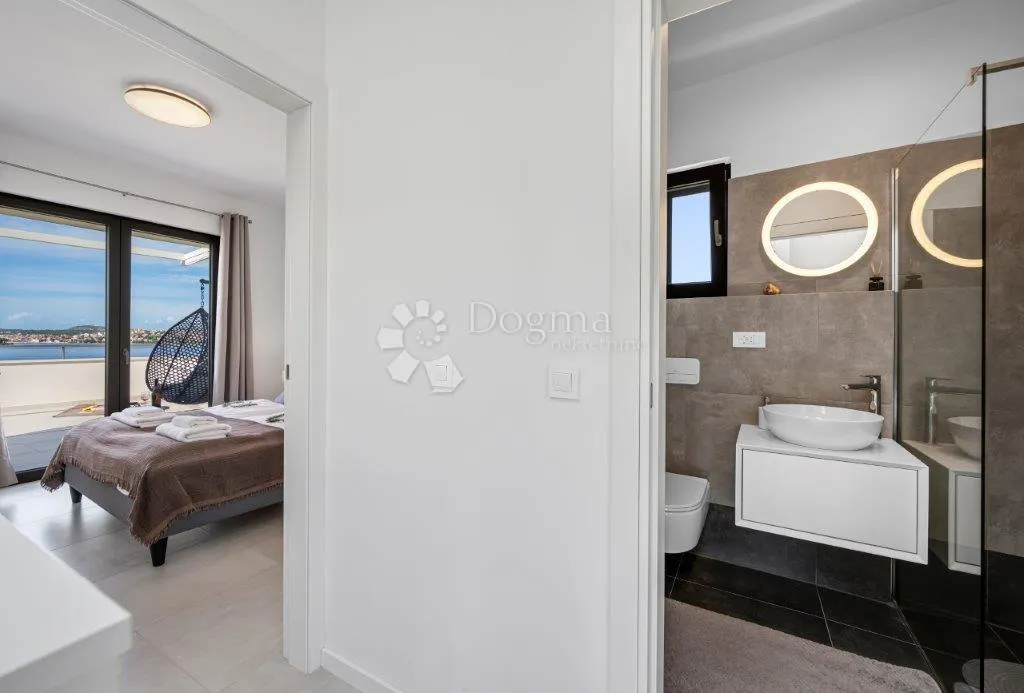 rogoznica- luksuzna villa s top pogledom - slika 23