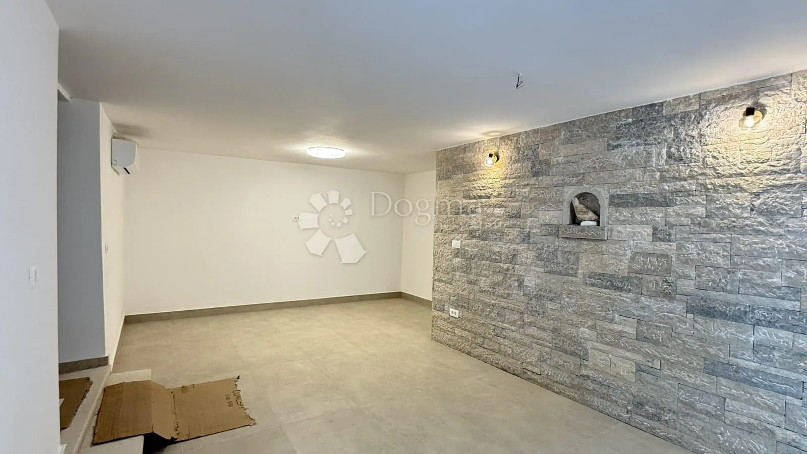 prekrasna renovirana kamena kuća - slika 3