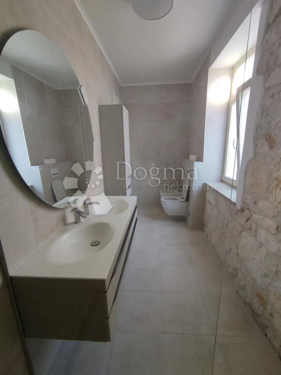 potpuno renovirana austrougarska villa u srcu pule - slika 19