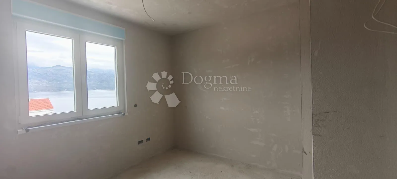 stan s krovnom terasom i spektakularnim pogledom - ražanac - slika 5
