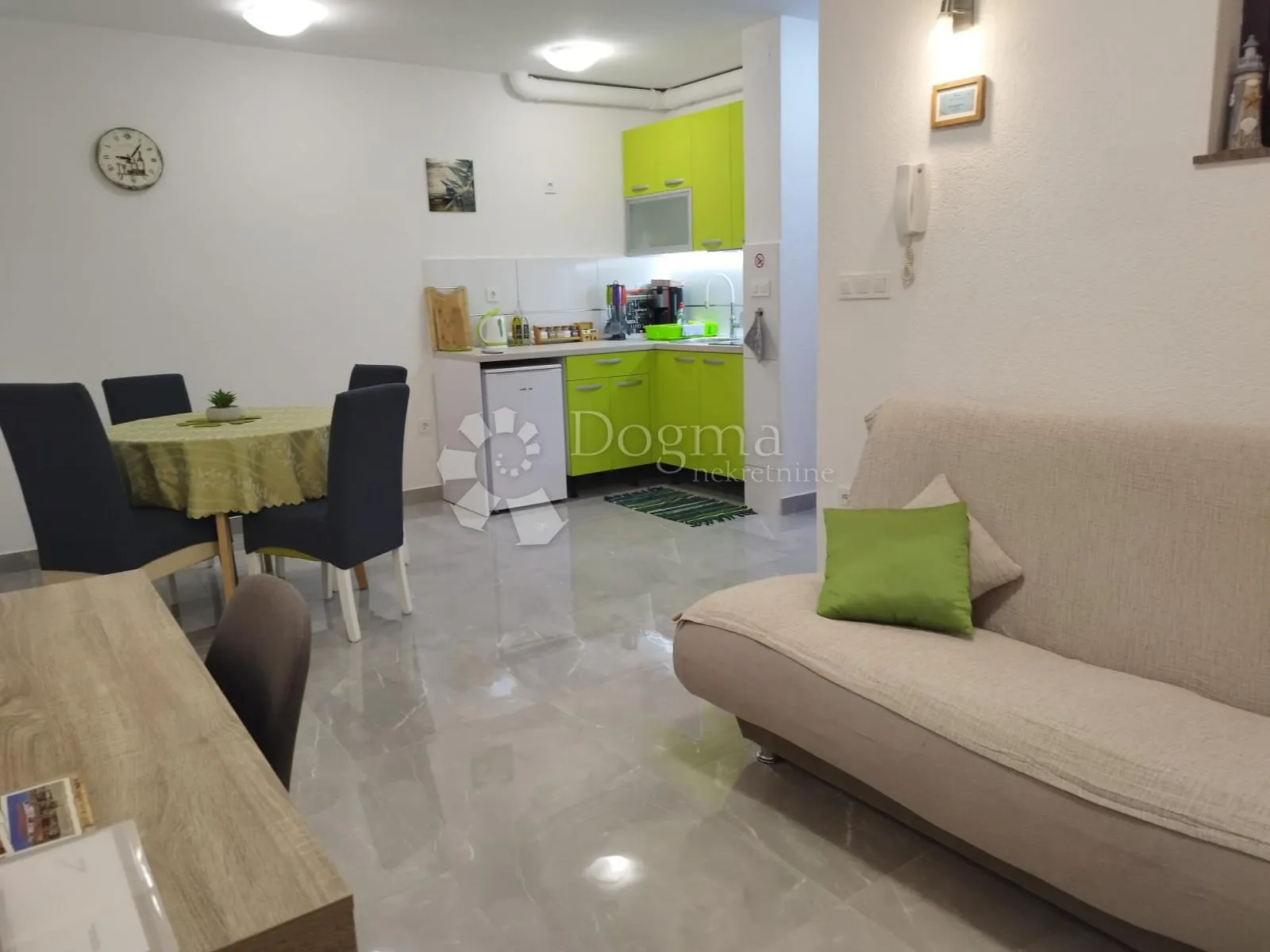 malinska - 2 apartmana sa sjenicom - slika 13