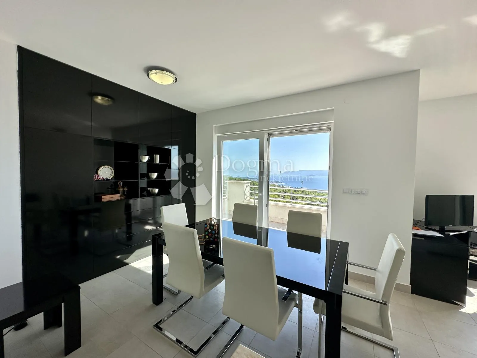 prilika! penthouse sa panormaskim pogledom i bazenom crikvenica - slika 2