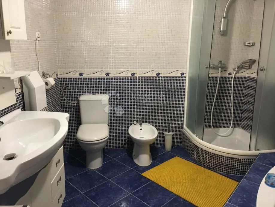 apartman 68m2 u centru crikvenice - slika 10