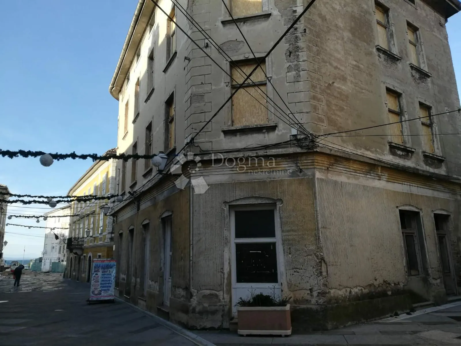 vrhunska investicijska prilika u srcu senja na samo 100m od mora - slika 7