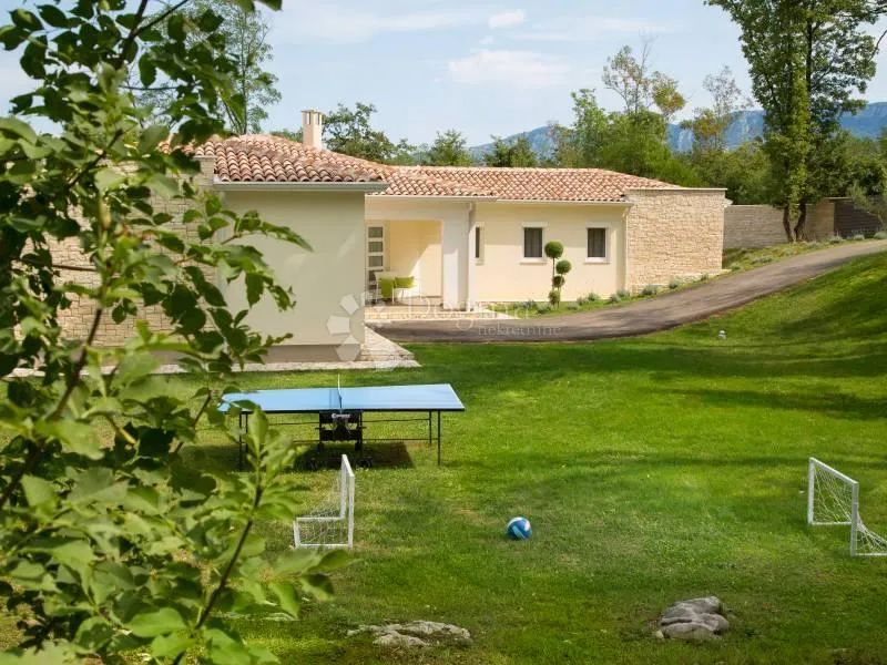 prekrasna villa s bazenom sa prostranom okućnicom od čak 4260m2 - slika 4