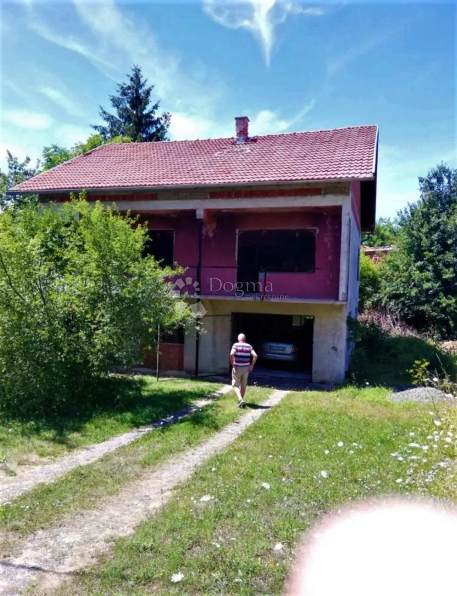 TOP PRILIKA – Kuća na odličnoj lokaciji u Donjem Lapcu, mir i dostupnost u jednom! - Donji Lapac